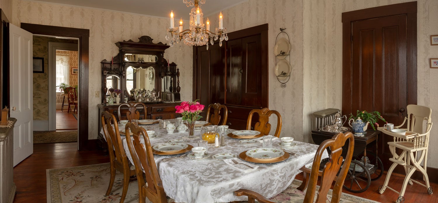 Bridges Inn Dining Room with elegant setting